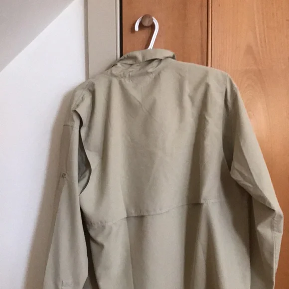 NWT Patagonia Sun shirt - Picture 3 of 3